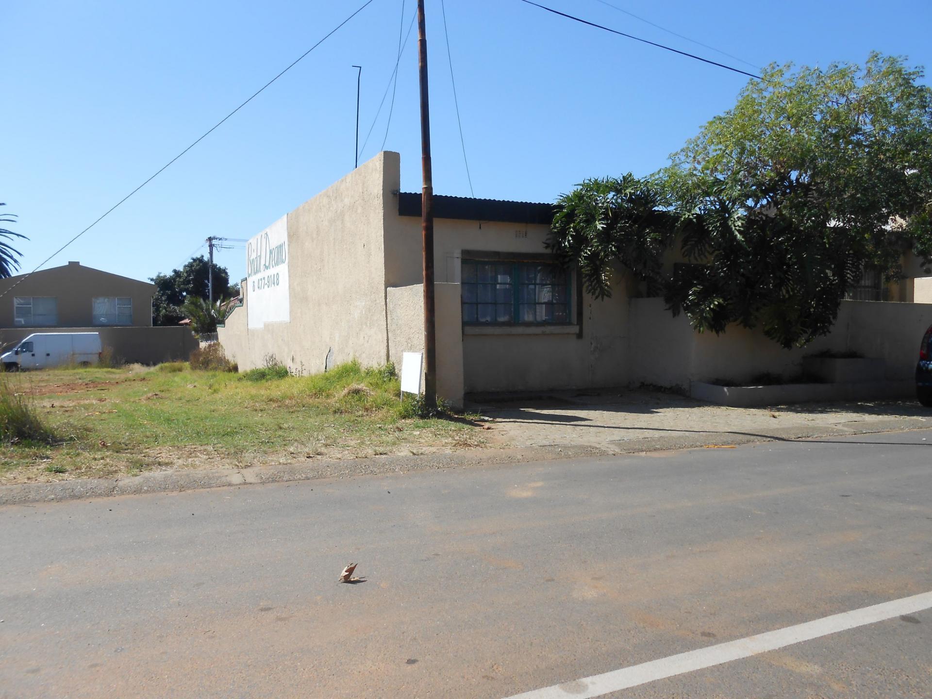 Front View of property in Alberstville