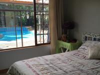 Bed Room 2 - 14 square meters of property in Beacon Bay