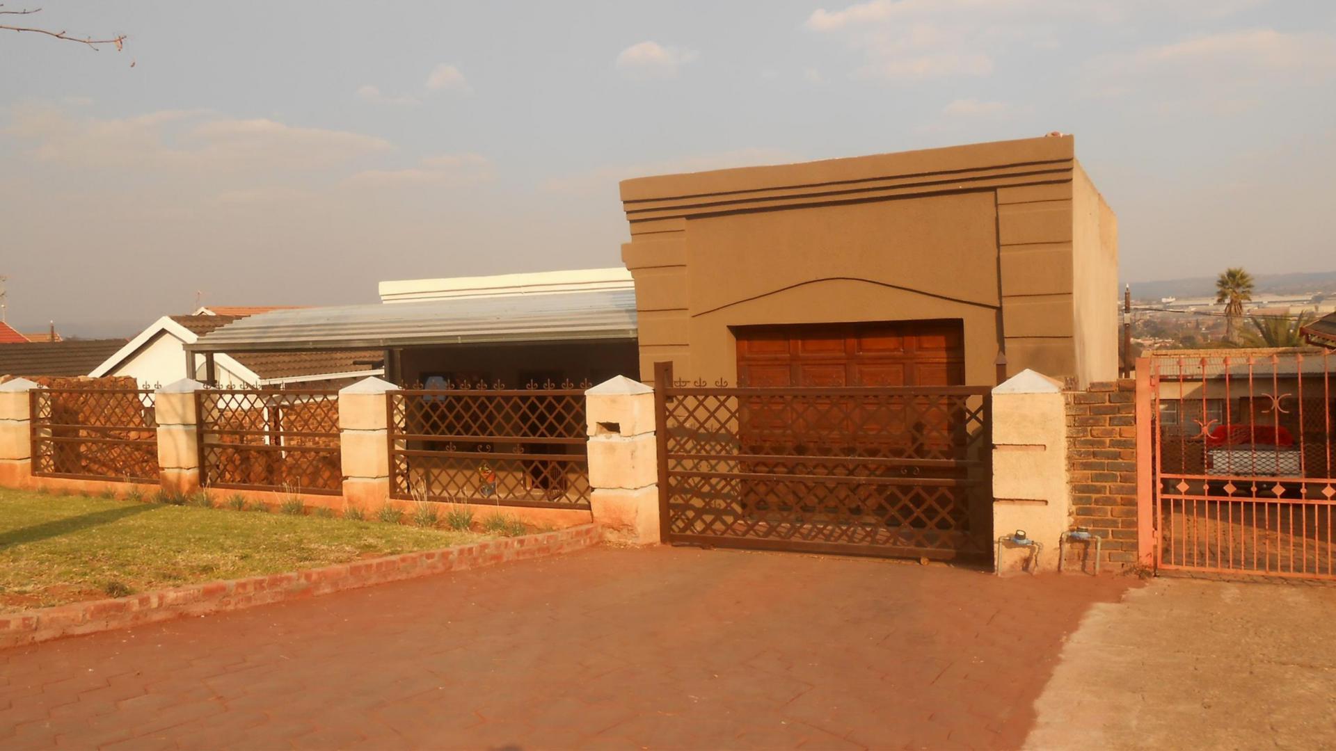 Front View of property in Eersterust