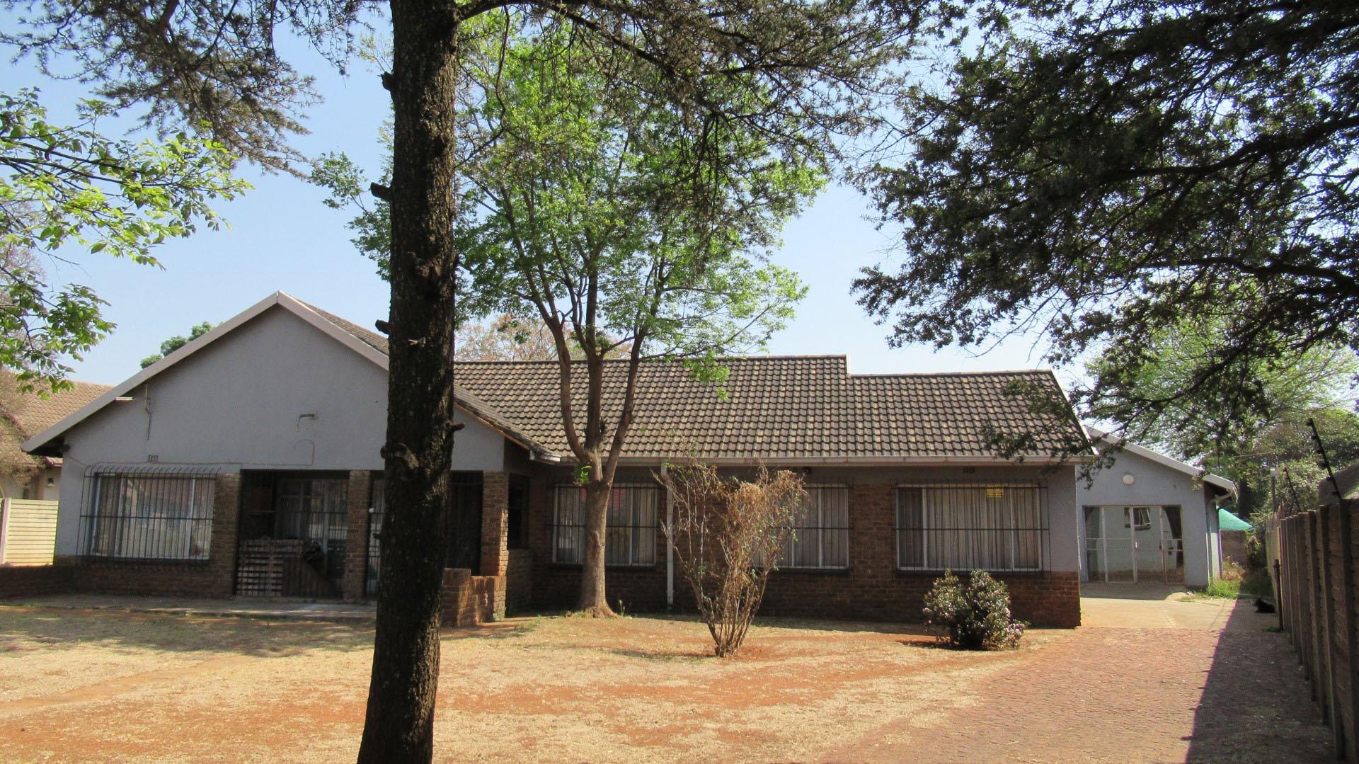 Front View of property in Westonaria