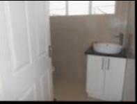 Bathroom 1 - 6 square meters of property in Lakefield