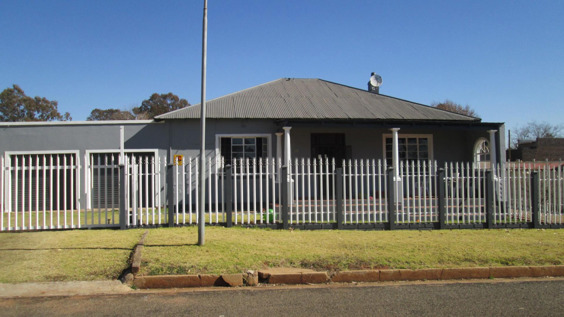 Front View of property in Heidelberg - GP