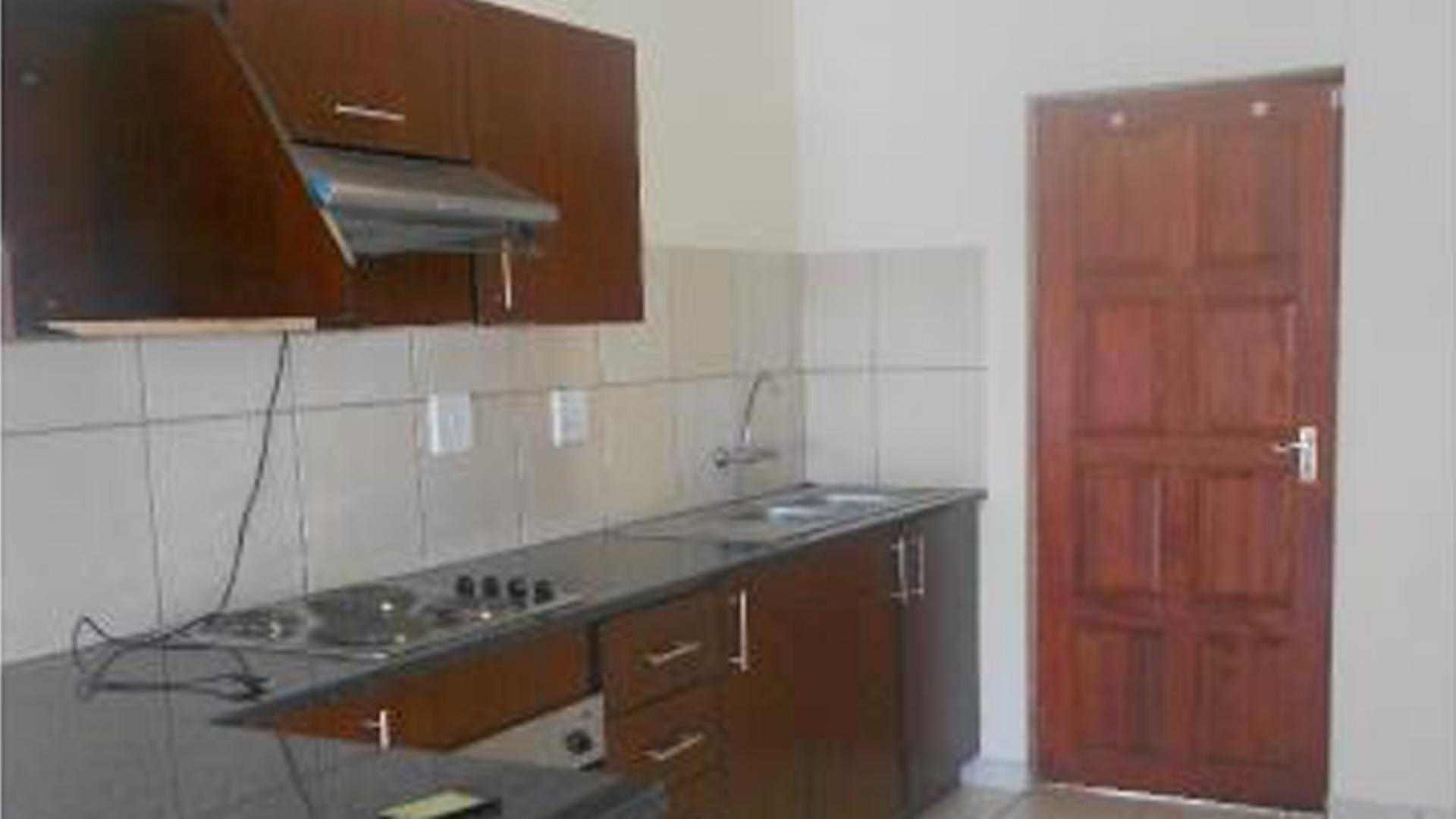 Kitchen - 10 square meters of property in Emalahleni (Witbank) 