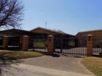 10 Bedroom 9 Bathroom Guest House for Sale for sale in Emalahleni (Witbank) 