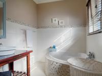 Bathroom 3+ - 9 square meters of property in The Wilds Estate