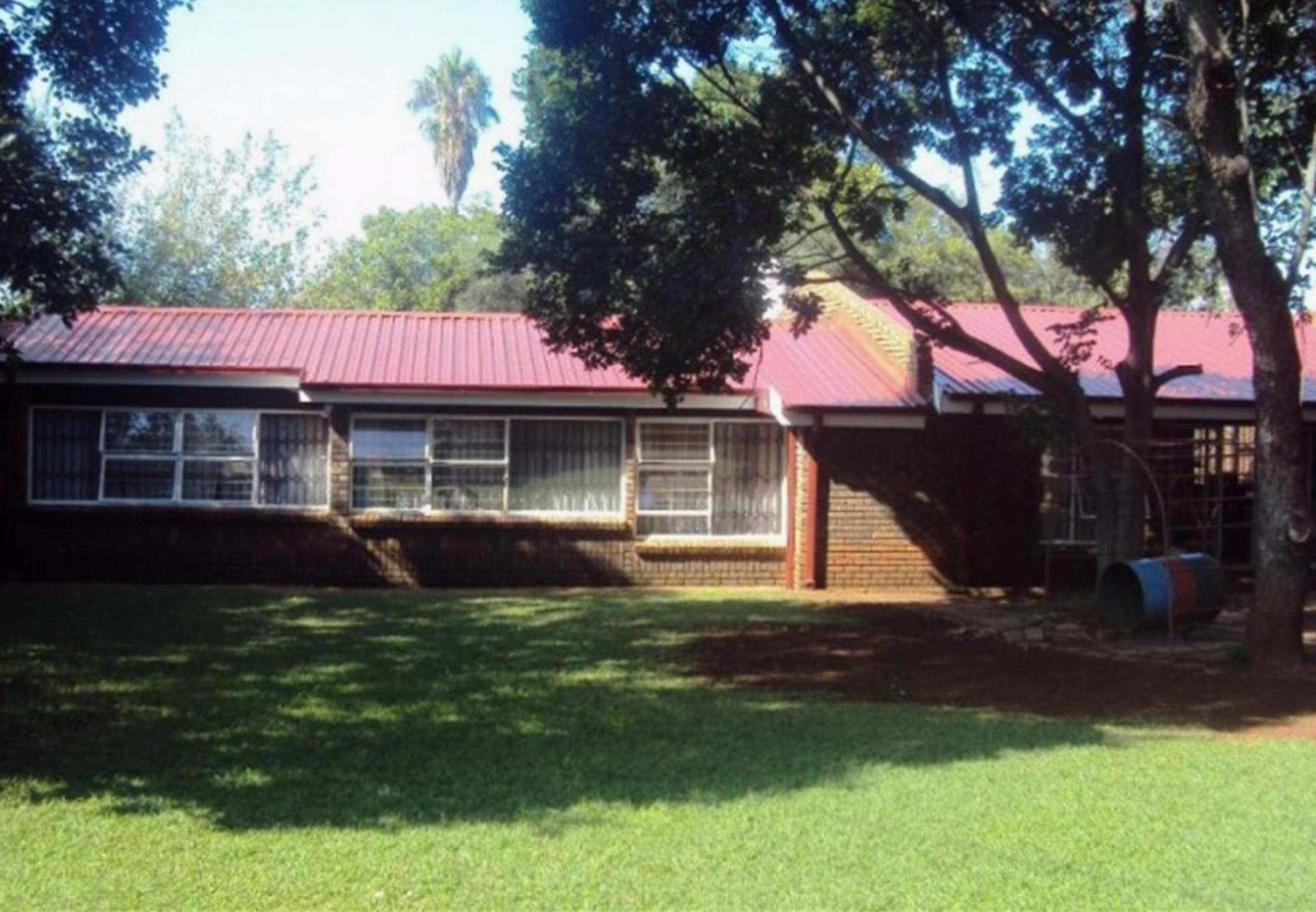 Front View of property in Schoemansville