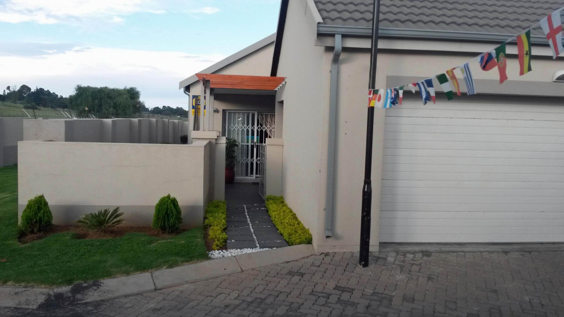 Front View of property in Die Heuwel