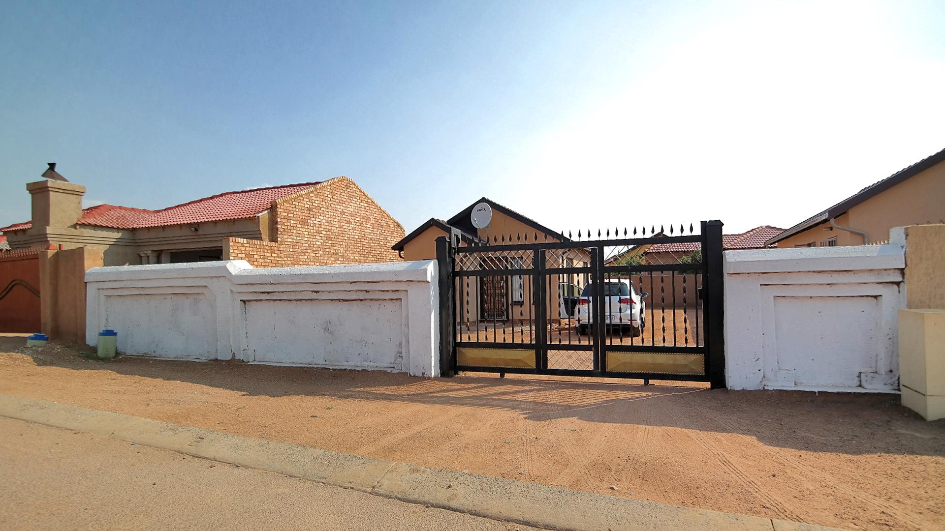 Front View of property in Mabopane