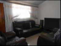 Lounges - 14 square meters of property in Lenasia