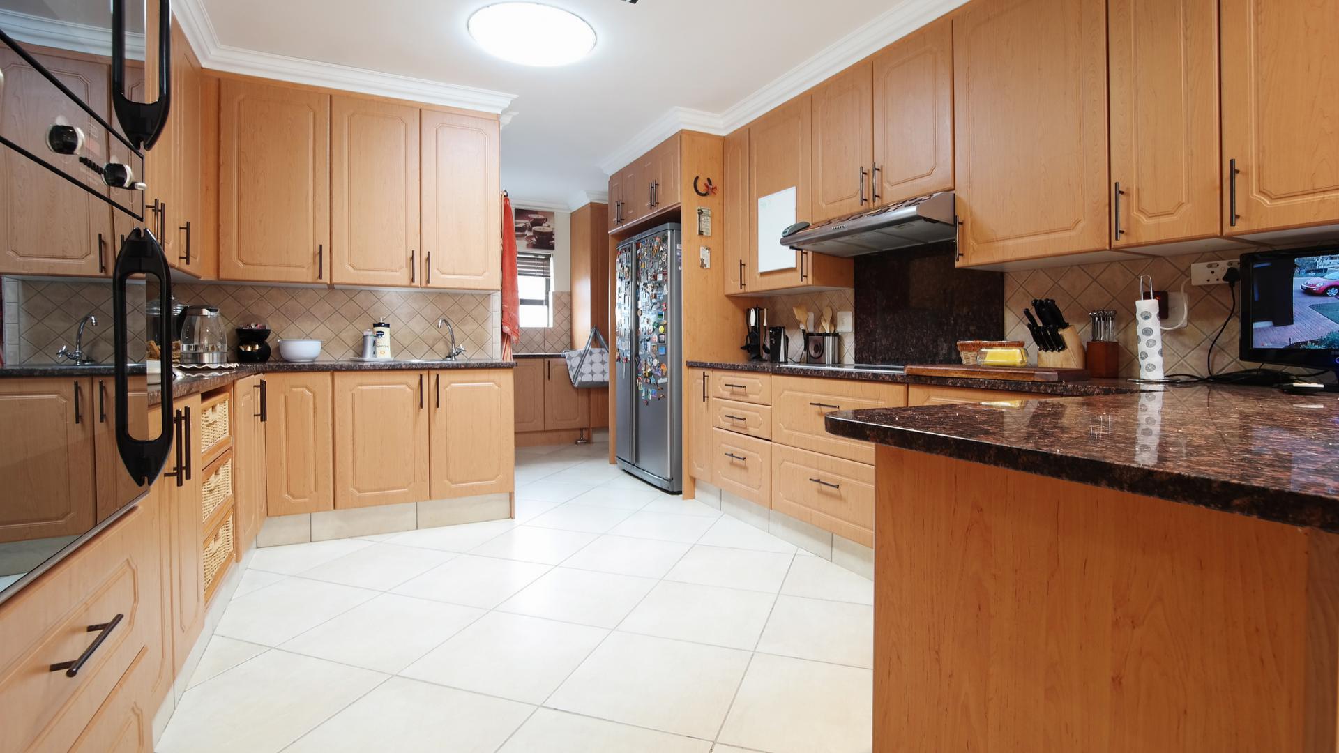 Kitchen - 16 square meters of property in The Wilds Estate