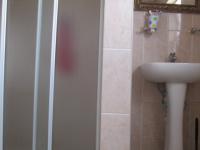 Main Bathroom - 6 square meters of property in Oakdene