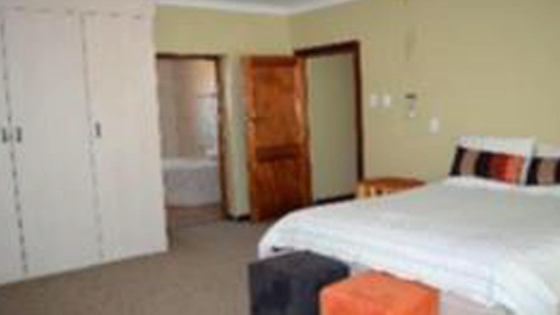 Bed Room 1 of property in Clarens