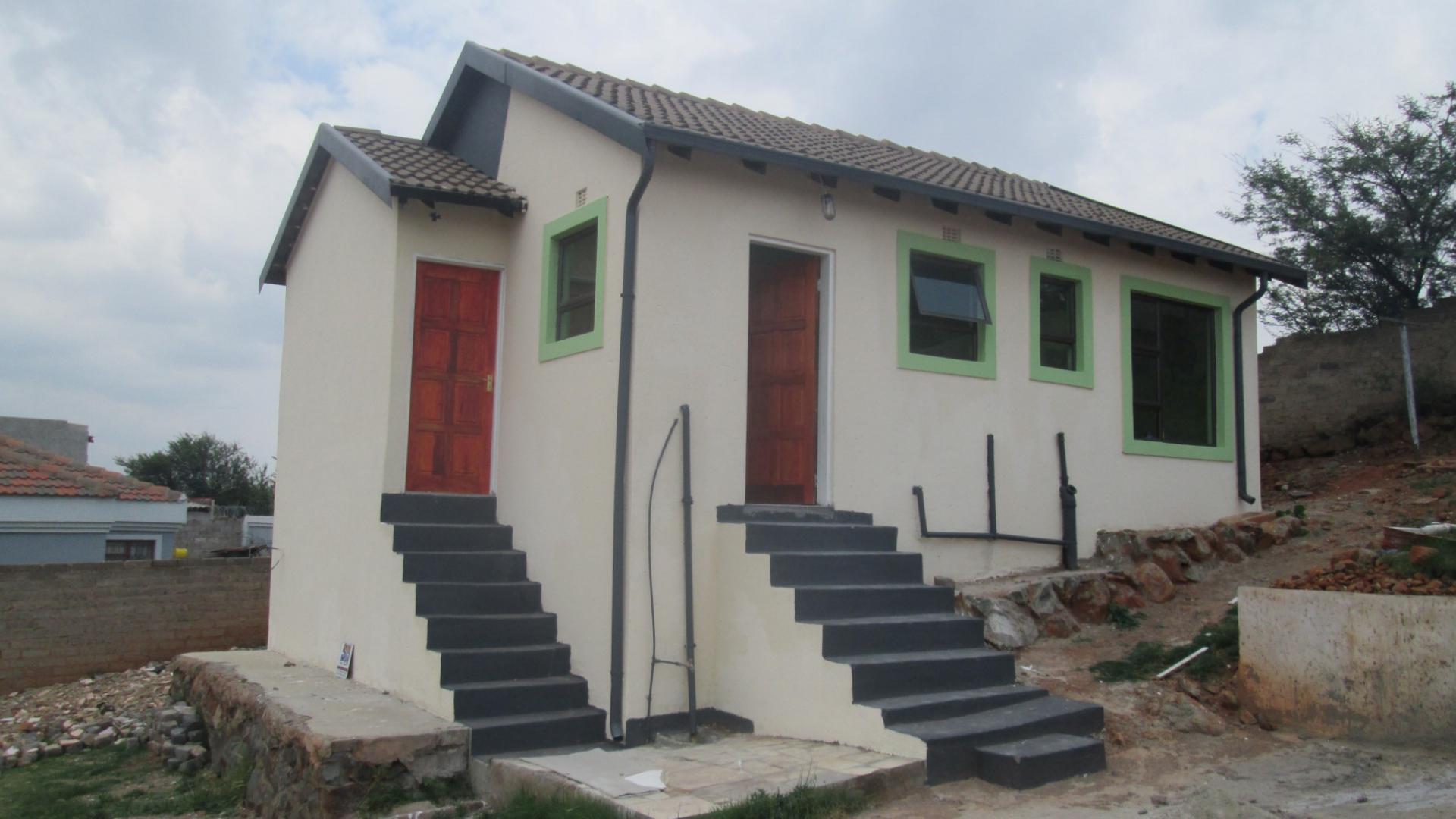 Front View of property in Naturena