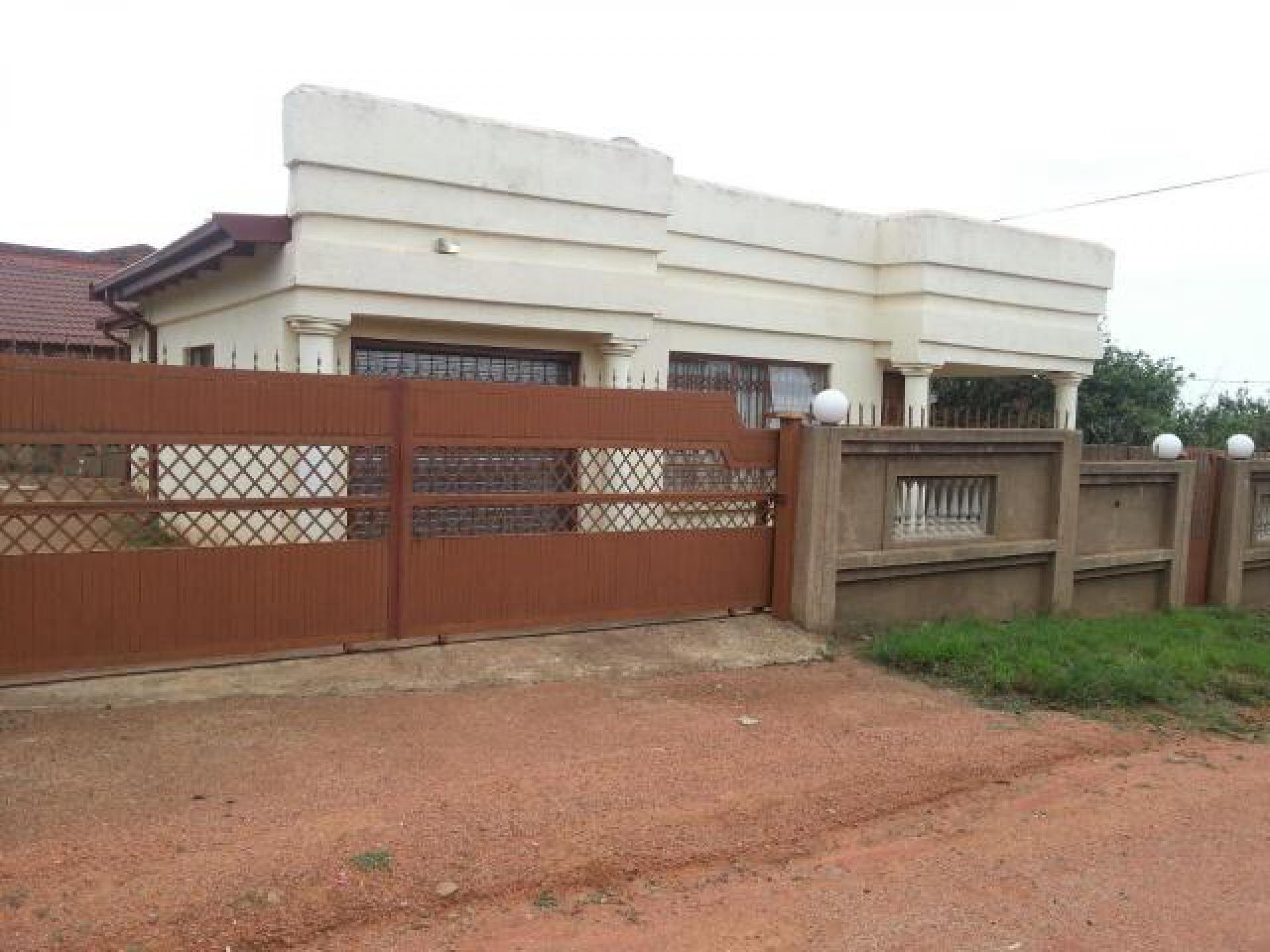 Front View of property in Lethlabile