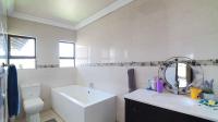 Bathroom 1 - 6 square meters of property in Emalahleni (Witbank) 