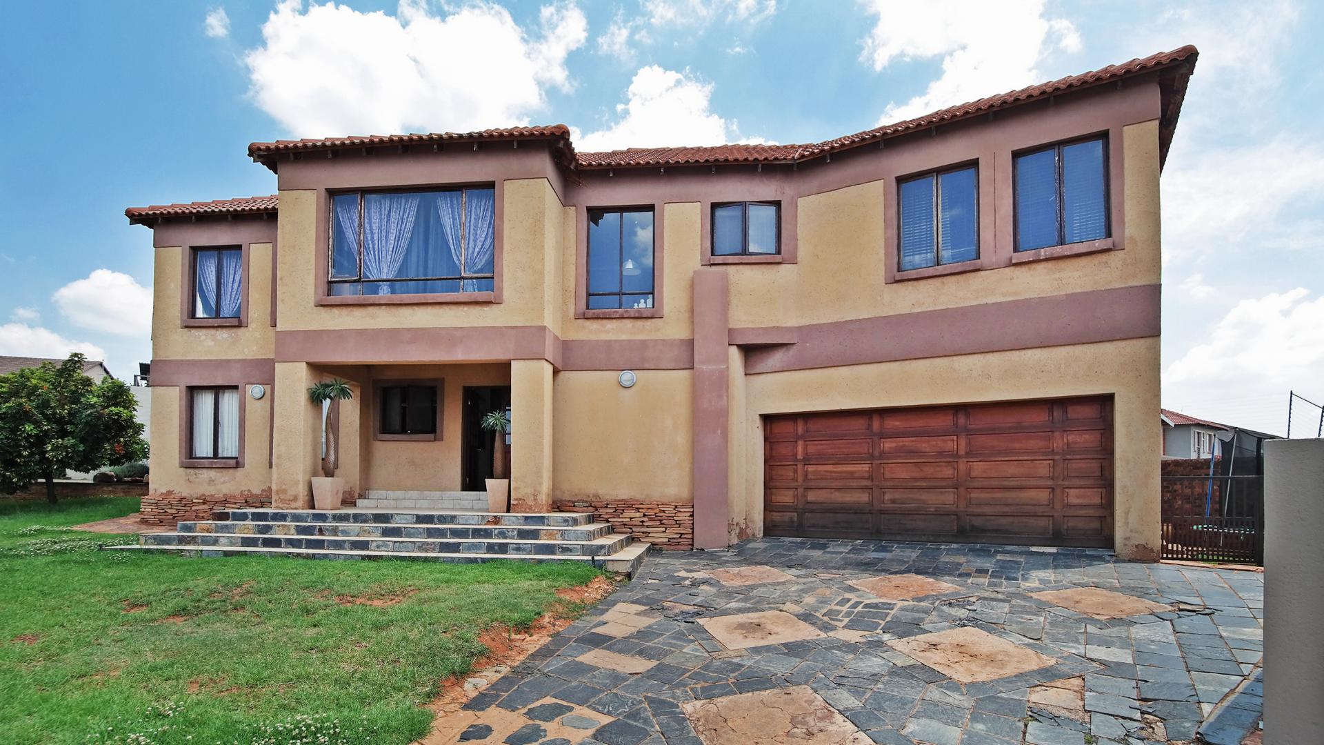 Front View of property in Olympus Country Estate