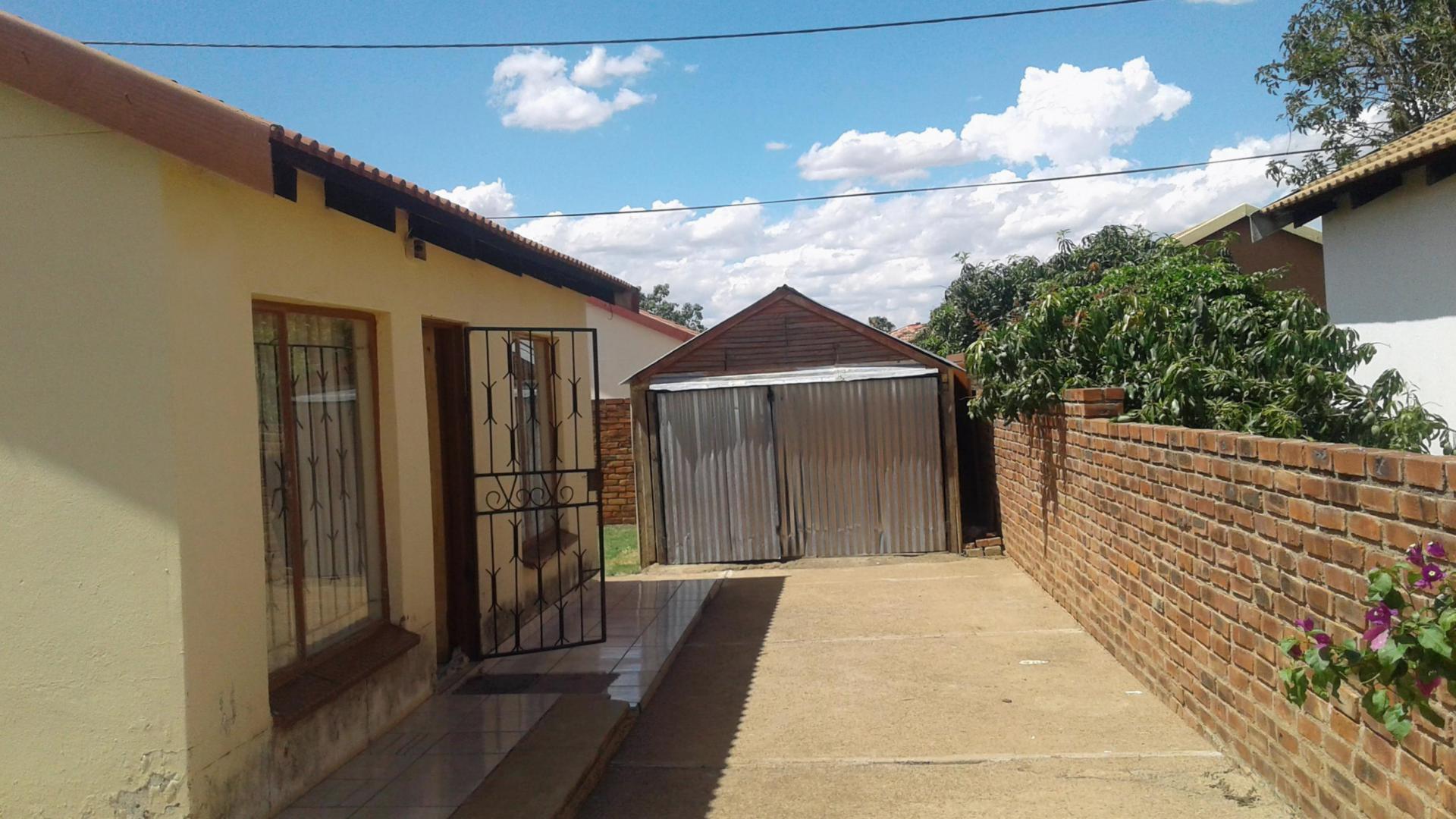 Front View of property in Lethlabile