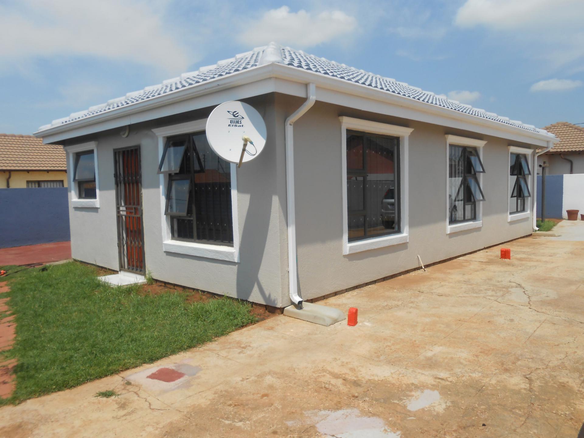 Front View of property in Protea Glen