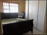 Main Bedroom - 16 square meters of property in Protea Glen