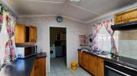 Kitchen - 16 square meters of property in Bonaero Park