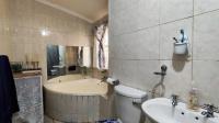 Main Bathroom - 9 square meters of property in Bonaero Park