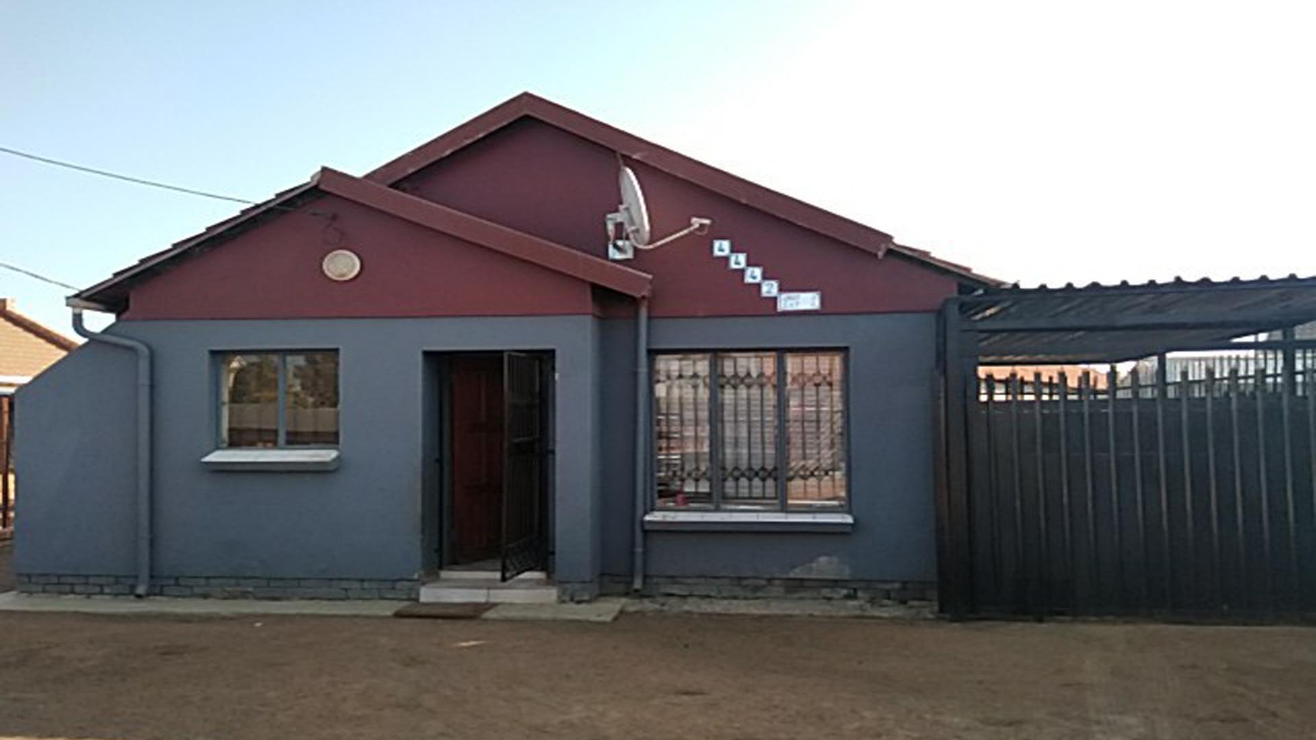 Front View of property in Kudube