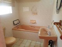 Bathroom 2 - 16 square meters of property in Sunward park