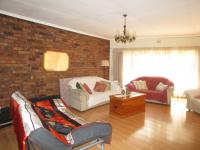 Lounges - 31 square meters of property in Sunward park