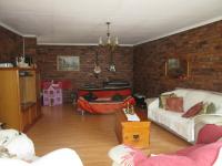 Lounges - 31 square meters of property in Sunward park