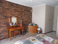 Main Bedroom - 35 square meters of property in Sunward park