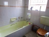 Bathroom 2 - 16 square meters of property in Sunward park