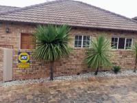 2 Bedroom 2 Bathroom Simplex for Sale for sale in Rooihuiskraal North