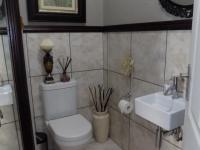 Guest Toilet - 3 square meters of property in Boschdal