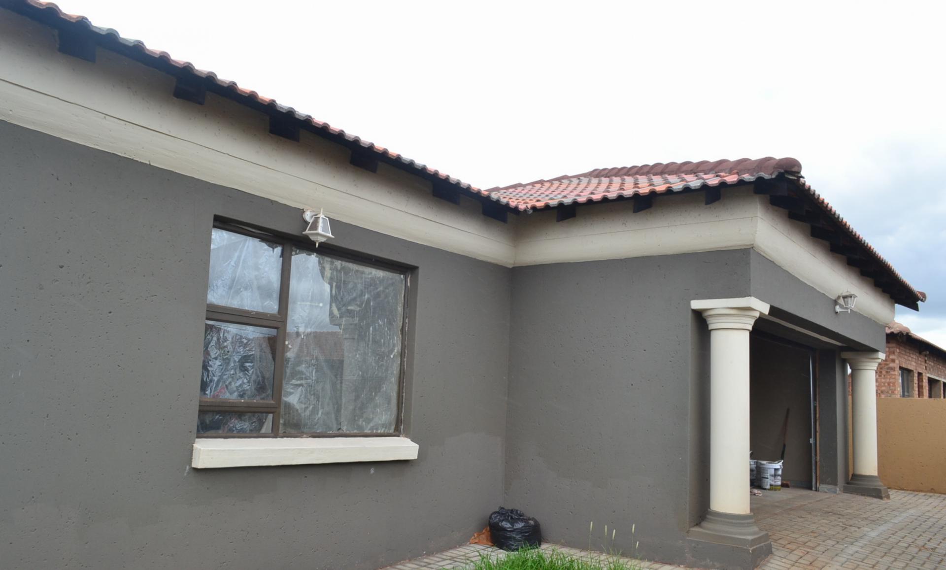 Front View of property in Middelburg - MP