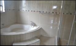 Bathroom 1 - 9 square meters of property in Middelburg - MP