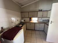 Kitchen of property in Bot River