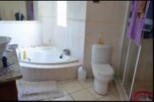 Bathroom 1 - 10 square meters of property in Shelly Beach