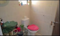 Bathroom 3+ - 10 square meters of property in Kosmosdal