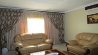 Formal Lounge - 17 square meters of property in Centurion Central