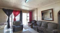 Lounges - 22 square meters of property in Clayfield