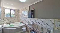 Bathroom 1 - 10 square meters of property in Clayfield