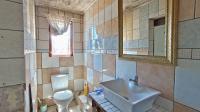 Main Bathroom - 7 square meters of property in Clayfield