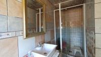 Main Bathroom - 7 square meters of property in Clayfield