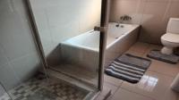 Bathroom 1 - 7 square meters of property in Reyno Ridge