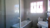 Bathroom 1 - 7 square meters of property in Reyno Ridge