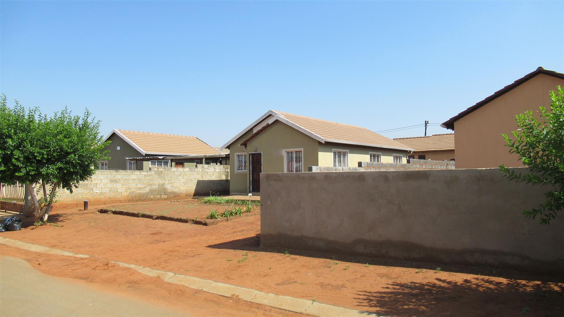 Front View of property in Protea Glen