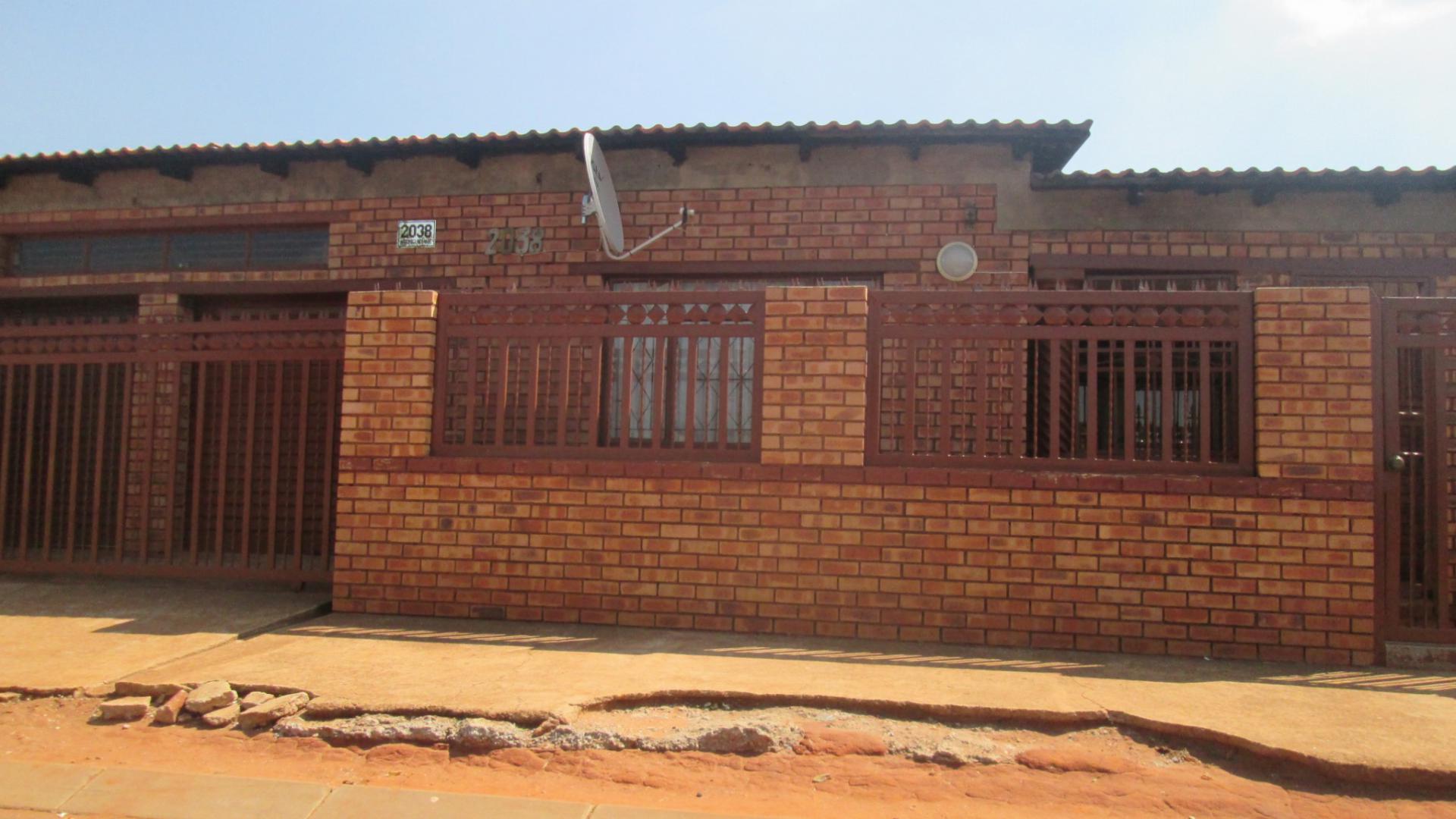 Front View of property in Daveyton