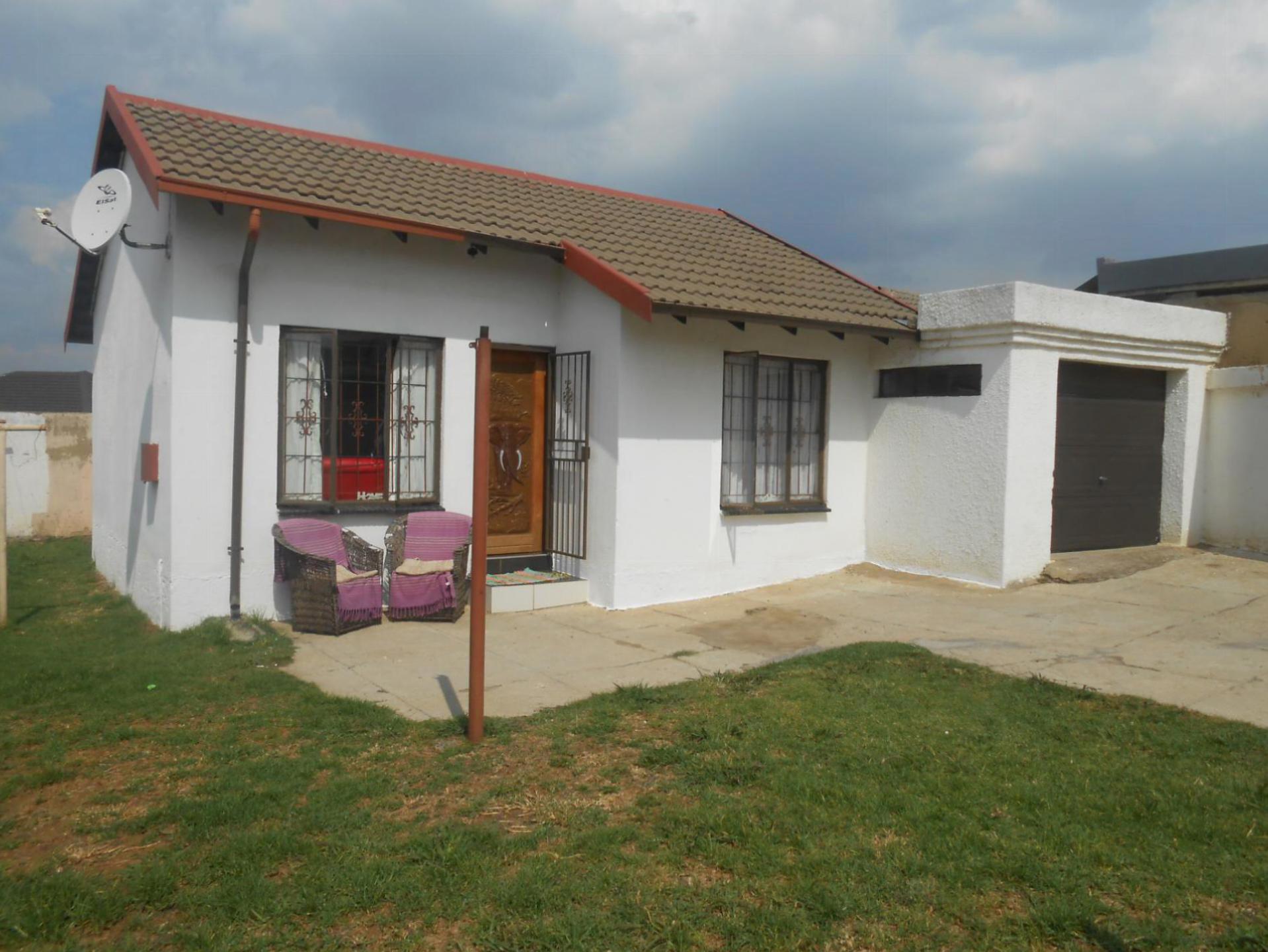 Front View of property in Naturena