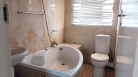 Bathroom 1 of property in Benoni