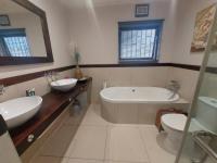 Bathroom 1 of property in Sunningdale - DBN